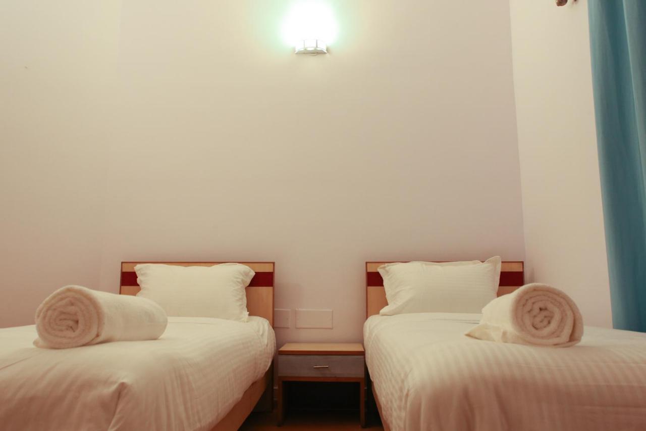 Locul Uptown - Near Bangalore Palace Grounds 외부 사진